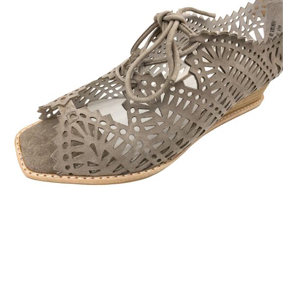 JEFFREY CAMPBELL Espejo Taupe Suede Lace up Square Toe Laser Cut Wedge Sandals 7 - Picture 4 of 8